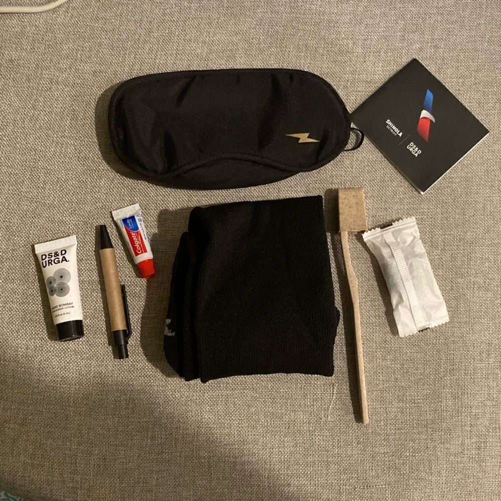 Travel Kit & Pouch - Picture 3 of 5